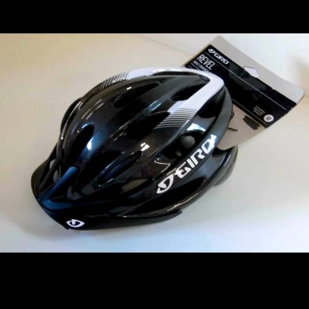 GIRO REVEL ADULT UNIVERSAL FIT Bike Helmet BLACK/WHITE NEW on card WITH MANUAL